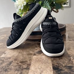UGG Lifestyle Shoes Low Top Black