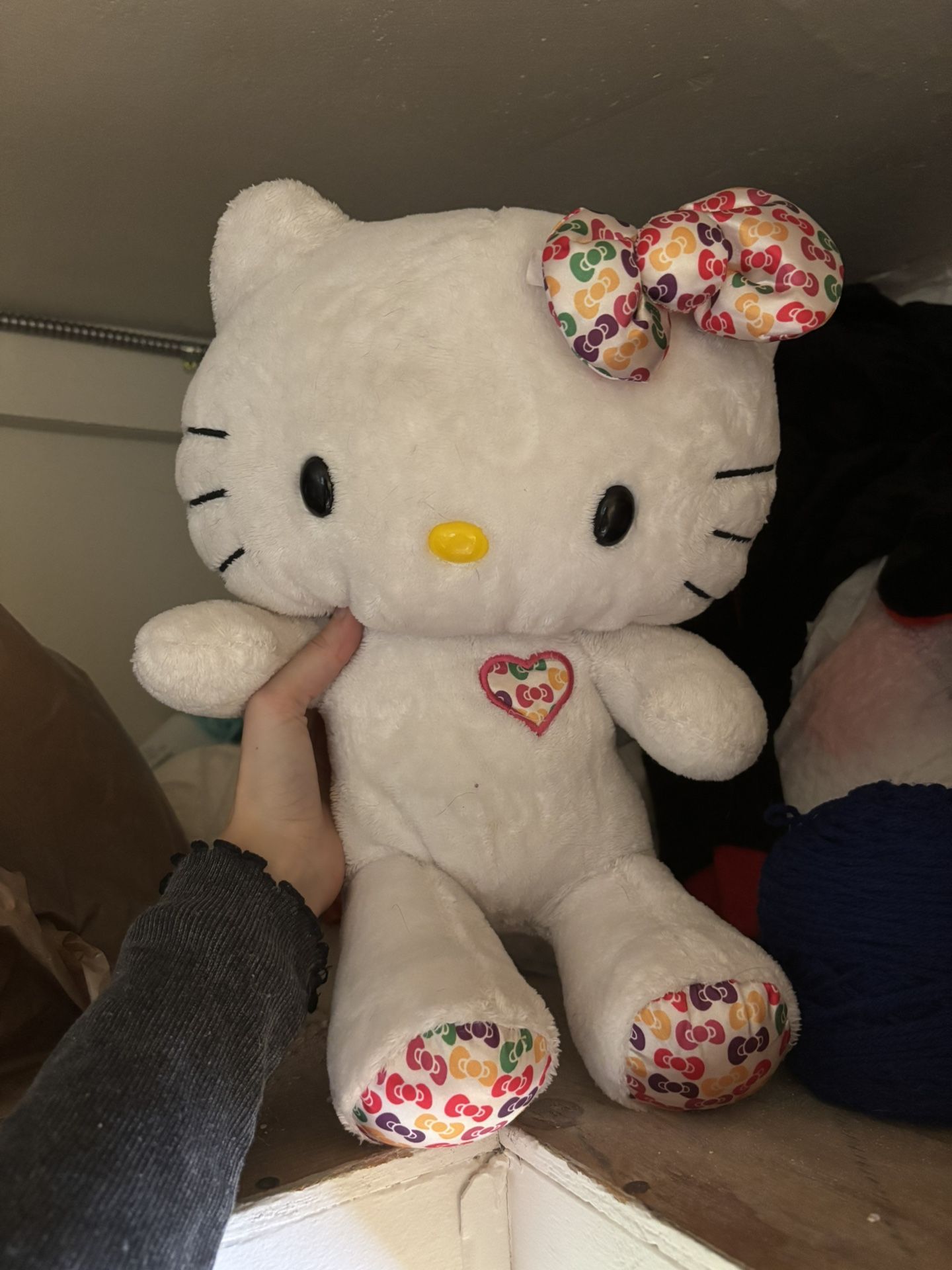 hello kitty build a bear