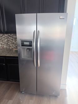 FRIGIDAIRE FRIDGE USED GREAT CONDITION