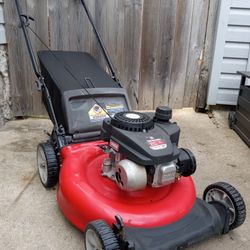 Yard-Machines 21" Inch Push Lawnmower With Bag