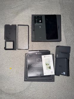 Motorola razor fold 512gb 16gb ram box included and case unlocked to all carriers sells for 1,900 plus tax factory unlocked purchased at Best Buy
