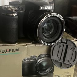 Like New . Fujifilm Fine pic S3400 Camera 