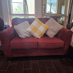 3 Yrs Old Love seat Sofa.