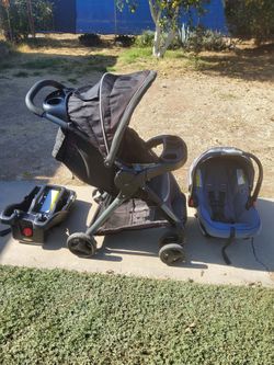 Graco Click Connect Stroller and infant car seat and base Expires 2029