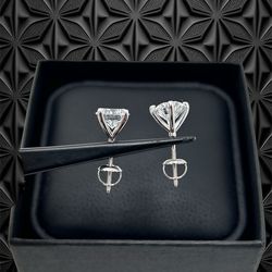 3.01 Carat Round shape diamond earring in 14k white gold