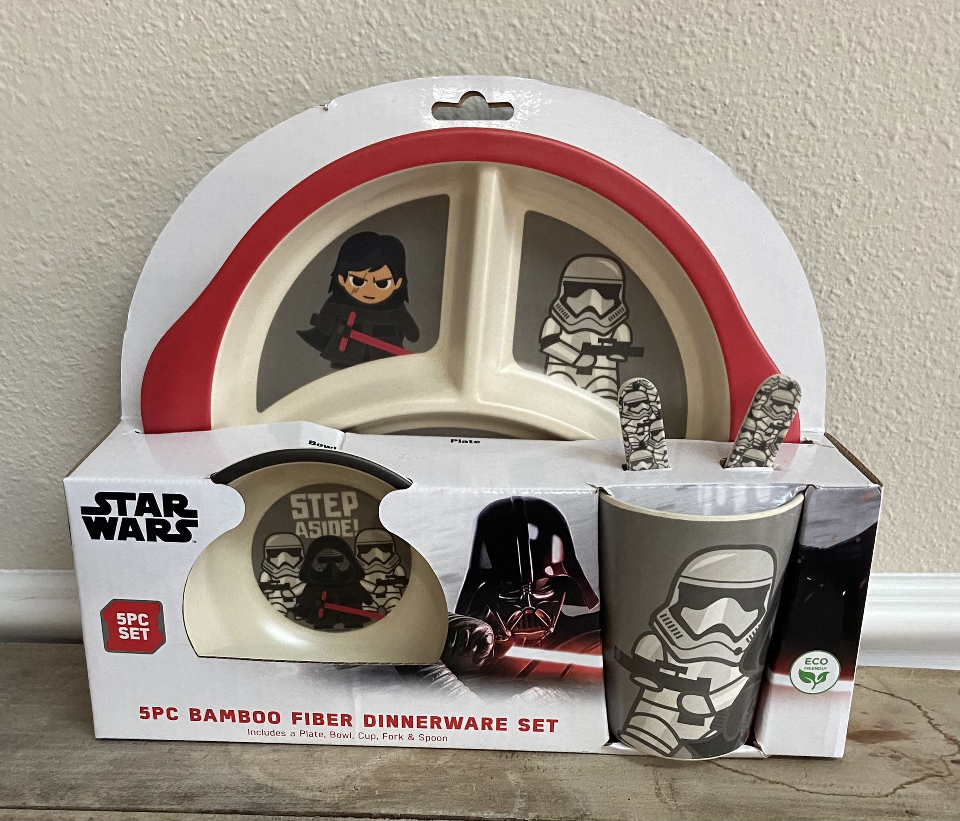 NEW in BOX Star Wars Childrens Bamboo Fibre 5 Piece Dinnerware Set just $10 xox