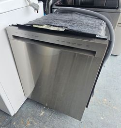 LG STAINLESS STEEL DISHWASHER WITH INTERIOR STAINLESS STEEL AND 3 RACKS....$ 280