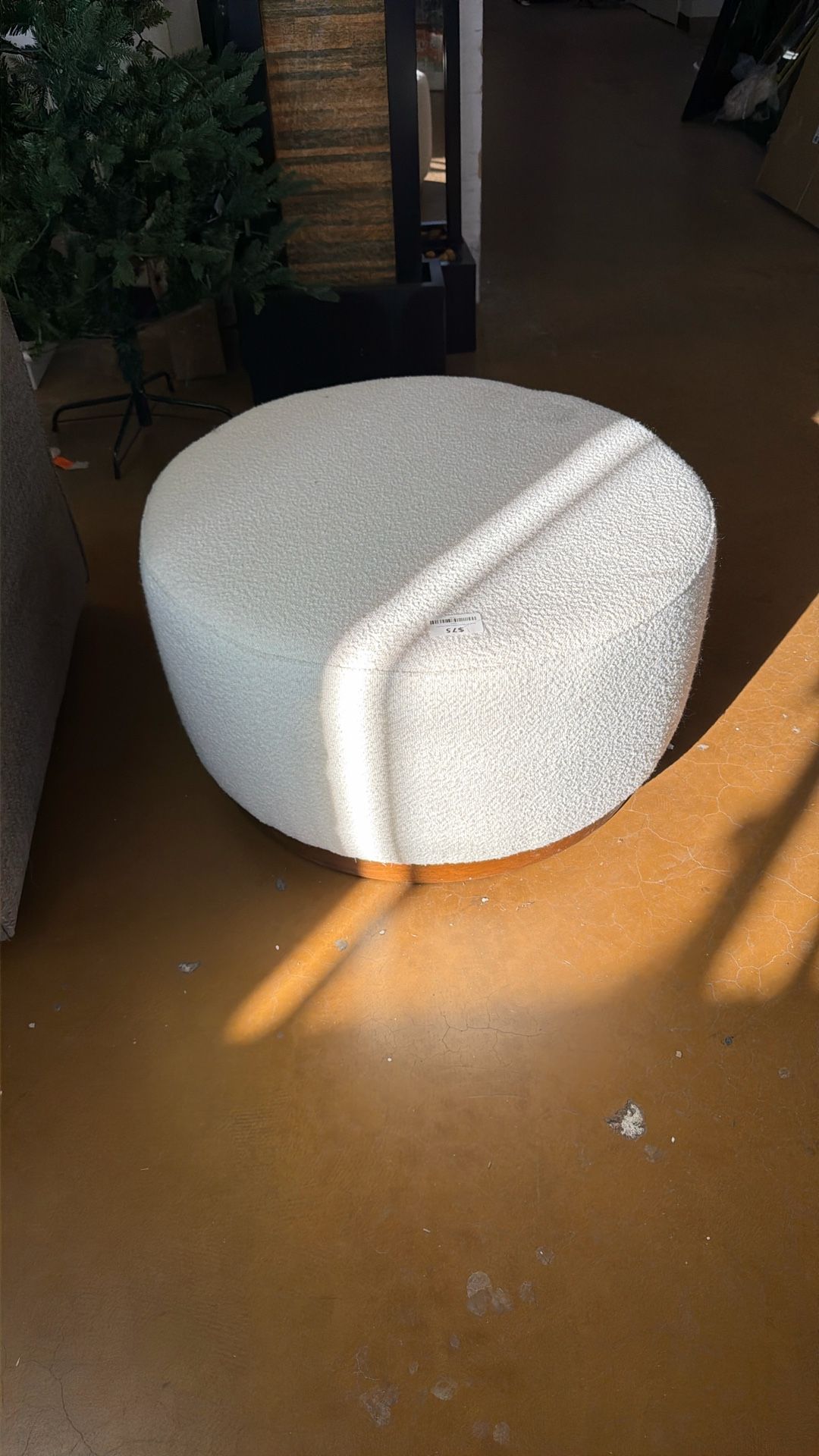 Tiden Large 29 in. Round Boucle Upholstered Ottoman in Cloud Walnut