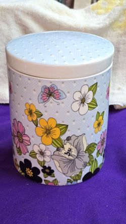 Grace's Teaware Porcelain Storage Jar features a Flower And Butterfly Pattern Includes a Porcelain Lid. CR4P008