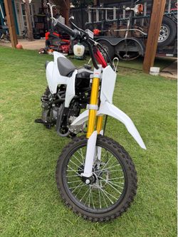 white 125cc 4 stroke dirtbike