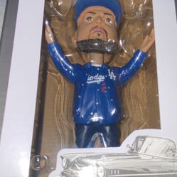 Ice Cube Bobble Head 