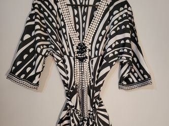 White House Black Market Printed Kimono-Style Tunic S Black & White W/ Embellish