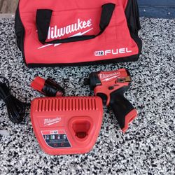 IMPACT DRILL MILWAUKEE 