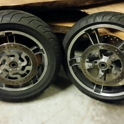 2017 Harley Davidson Street Glide stock tires and rims 