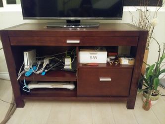 High quality table. Like new condition