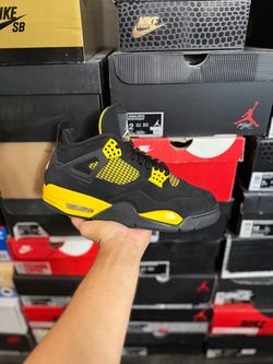 Jordan Thunder 4s size 9.5 Close To VNDS