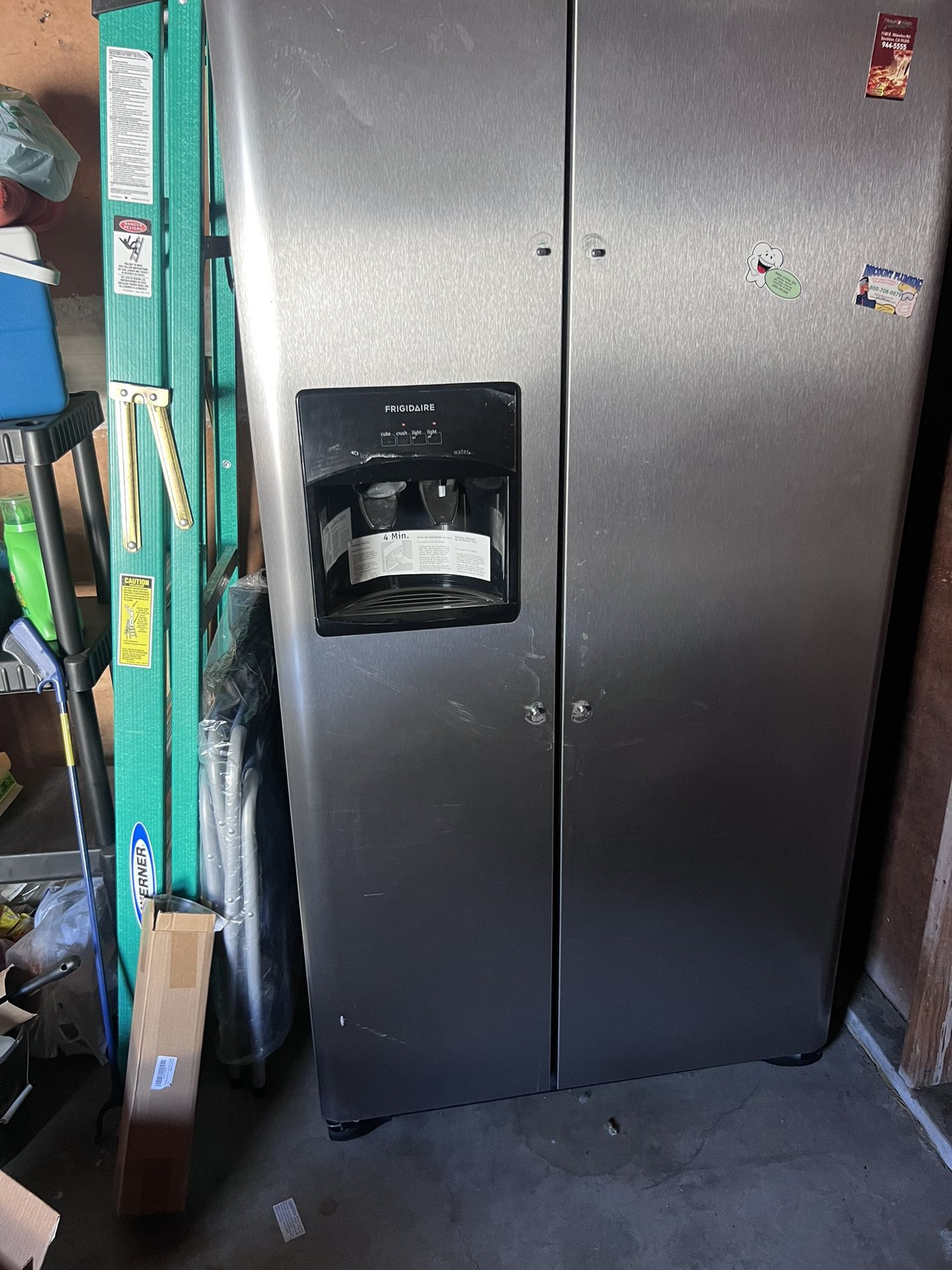 Frigidaire Refrigerator & Freezer. (Silver Stainless Steel) 