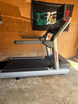 Life fitness integrity treadmill