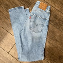 Women’s Levi’s Jeans 