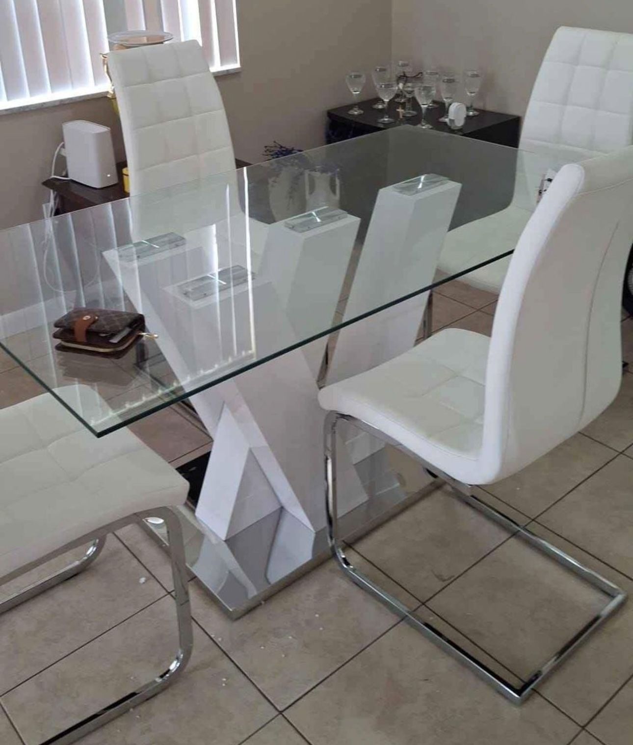 STATEMENT PIECE DINING TABLE - WHITE BASE