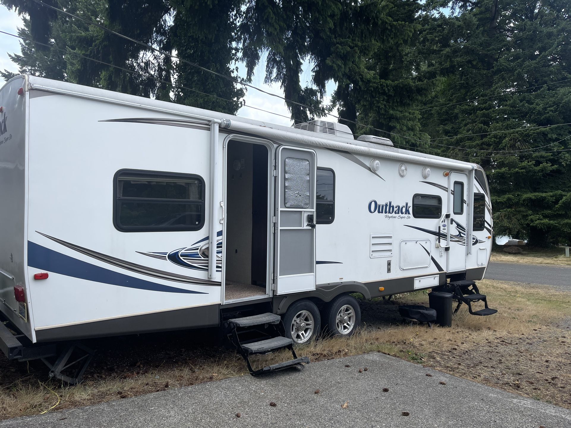 2013 Outback Travel Trailer $15,000