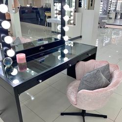 IMPRESSIONS Vanities Makeup Mirrors In STOCK 