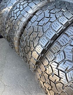285: 65R18 LT Oferta de llantas All Terrain tires Marca Toyo. En perfecta condición 80%life🚘🚩