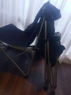 2 Folding camping chairs easy to store and unfold