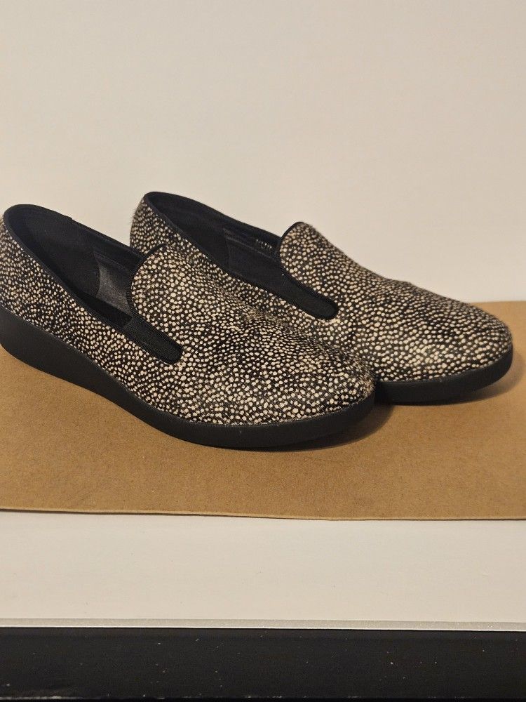 The FitFlop Black Mix Calf Hair Slip On Sz 7½ Loafers Wedge Flats