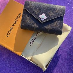 Airpods, Keychains, Wallets, Hats 