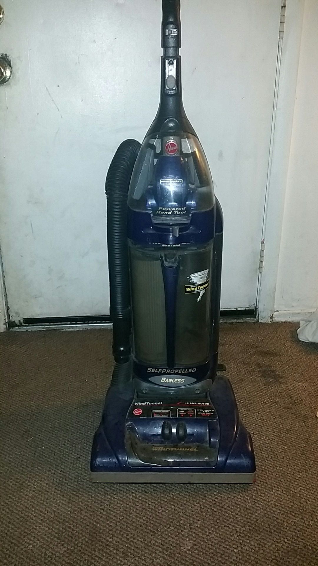 Hoover wind tunnel vacuum