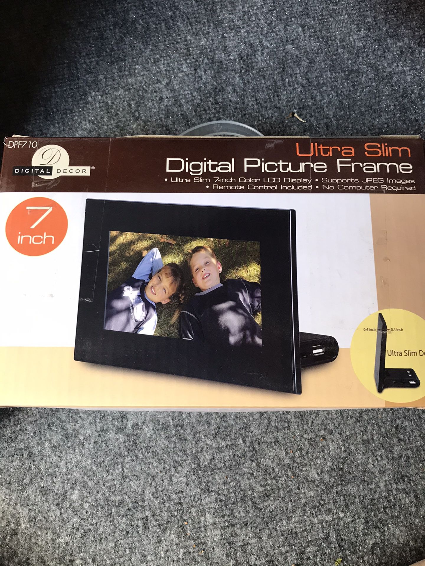 Digital picture frame-new in box