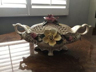 ANTIQUE CAPODIMONTE MADE IN ITALY