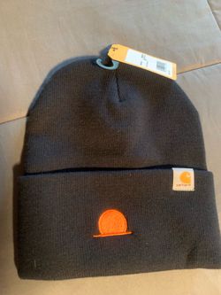 Black carrhartt beanie