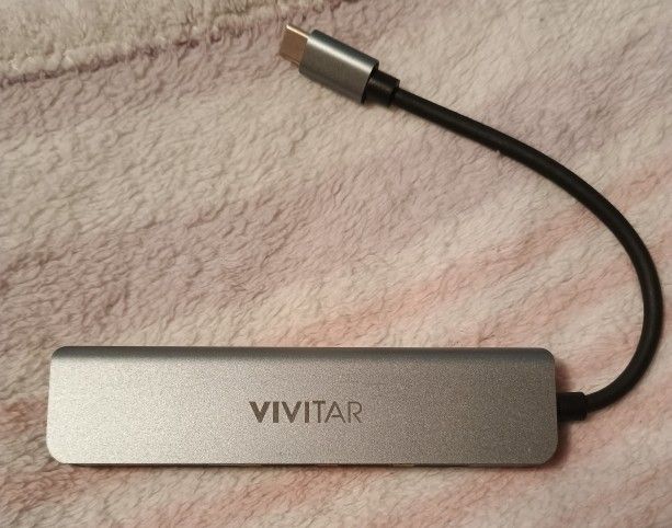 Vivitar SD/SDHC and Micro SD Card Reader With 3 USB Ports- BRAND NEW