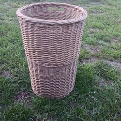 EX LARG THICK MADE WICKER LAUNDRY ETC BASKET 10 FINAL PRICE