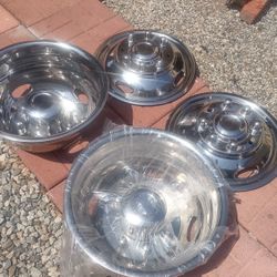 RV hub caps 17" 