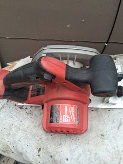 Estoy Vendiendo Esta Cierra de 6 pulgadas milwaukee solo para partes no trabaja  solo por 35.00 dollares