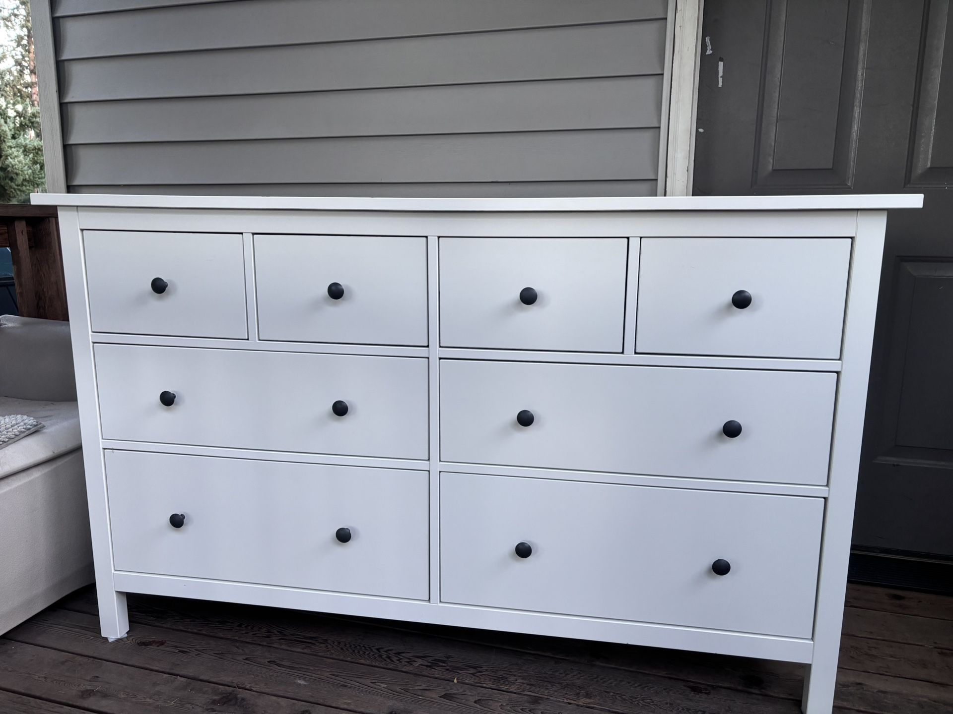 8-Drawers Large Dresser.