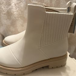 Tom’s Boots Size 8 Woman’s 