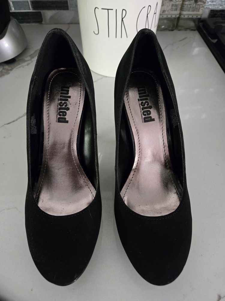 Beautiful Black Pumps *Kenneth Cole* $30