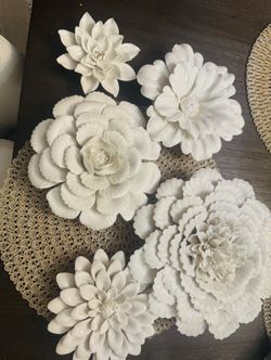 Set Of 5 White Ceramic Flowers Wall Decor