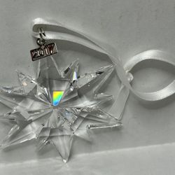 2017 Swarovski Crystal snow flake Ornament - no box