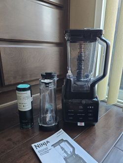 Ninja blender with air vacuum sealer! CT661V