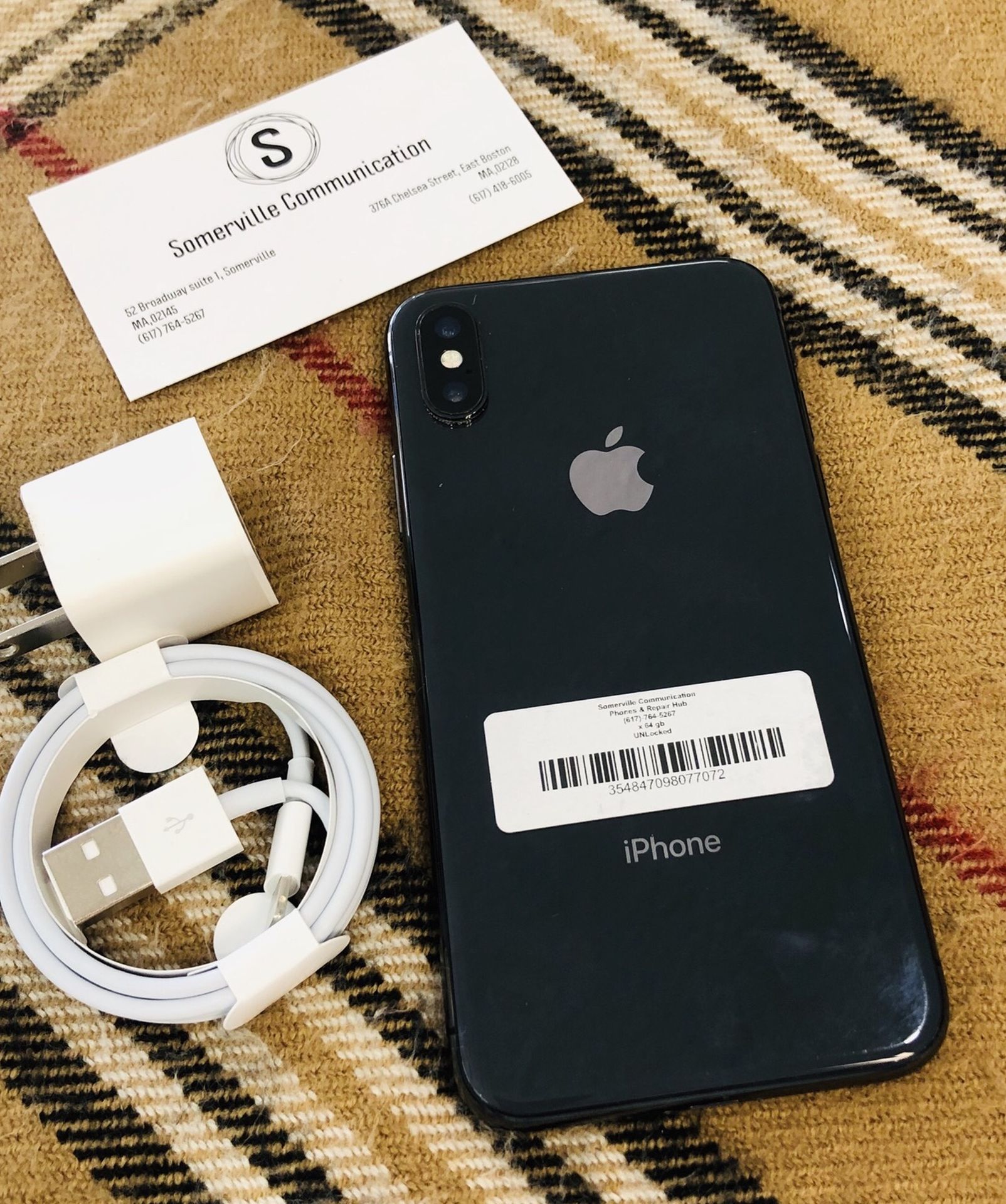 Factory unlocked iPhone x 64 gb, excellent conditions store warranty
