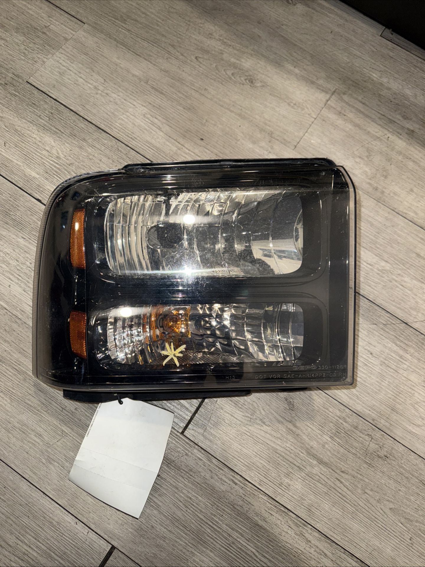 Depo (contact info removed)R-AS2 Right Headlight For 2005-2007 Ford F-250 Super Duty Used 9887