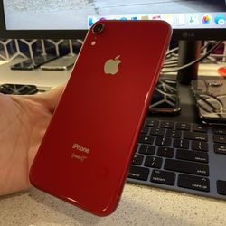 iPhone XR 128GB unlocked to Any Carrier! Like new!