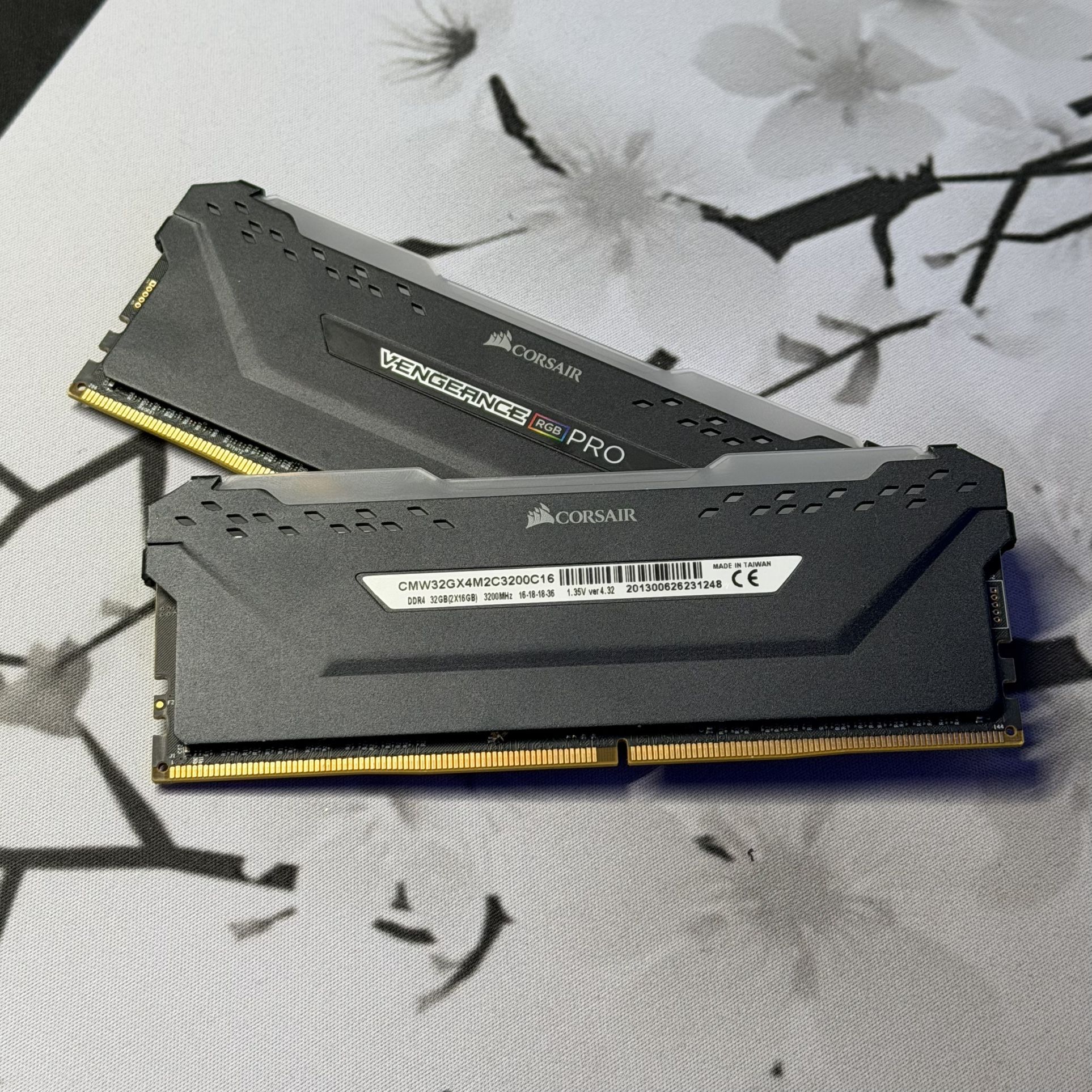 Corsair Vengeance RGB PRO DDR4 32GB 2x16GB Gaming PC Computer Ram