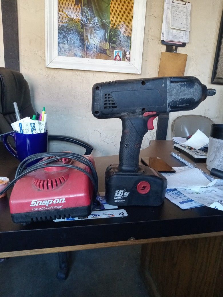 Snap-on 1/2 Impact Battery and Charger