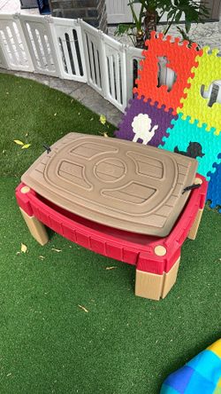 Sand and water table